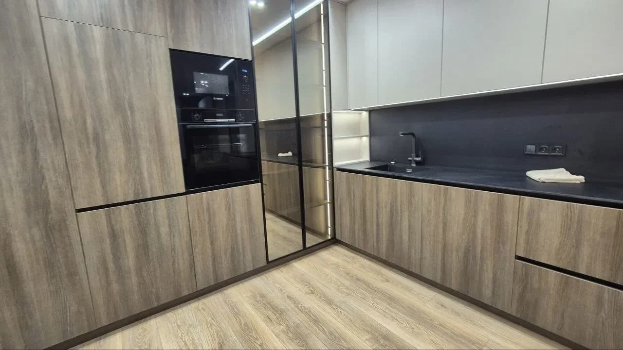 2-кімнатна квартира у ЖК Варшавський Плюс: авторський ремонт, генератор - фото 3