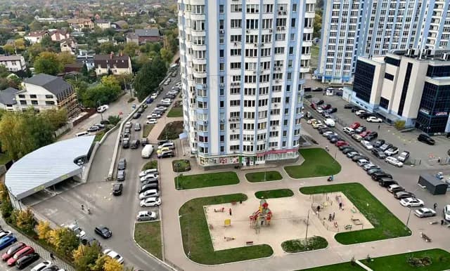 3-кімнатна квартира у ЖК Статус Град: метро 200 м, вид на місто - фото 4