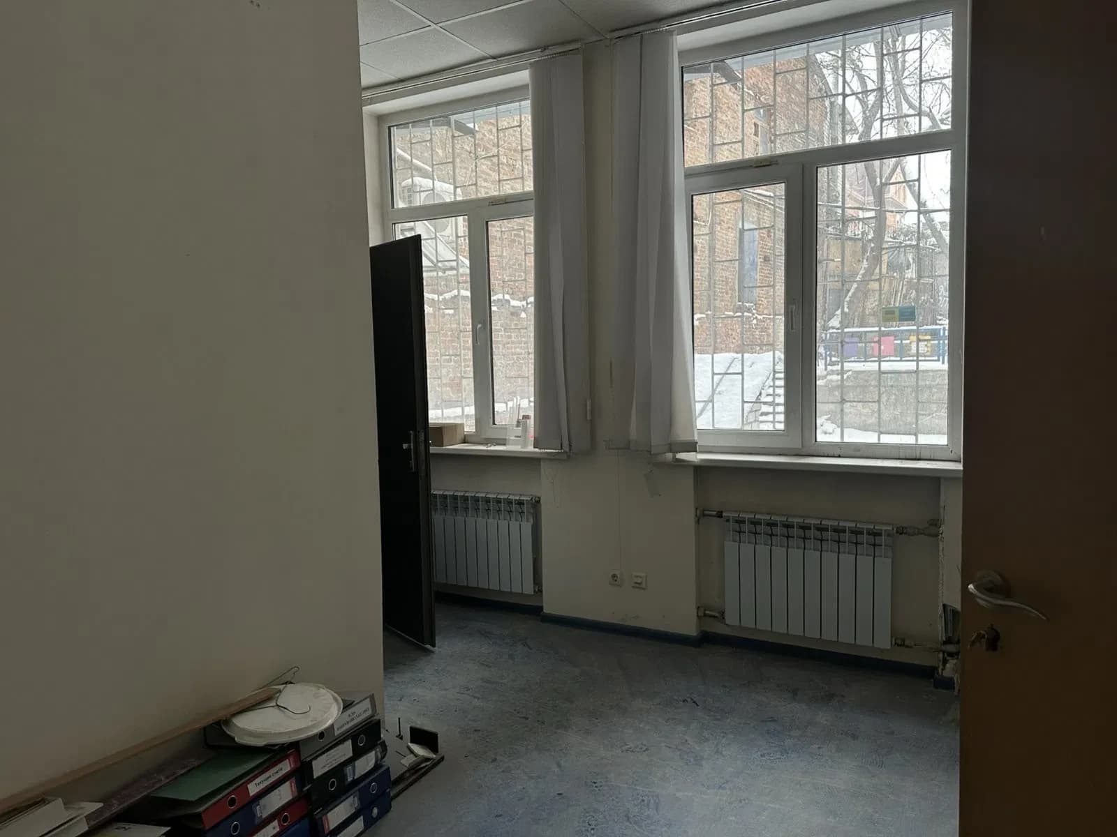 Фасадне приміщення, Київський: без оренди під час ремонту, три входи - фото 4