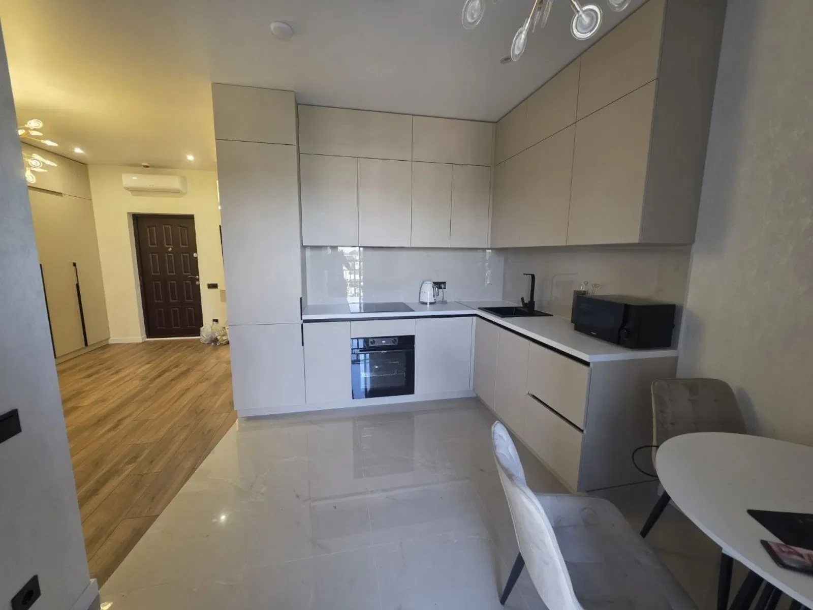 Євродвушка у ЖК Kadorr City: інвертор 4 кВт, генератор, паркінг - фото 5