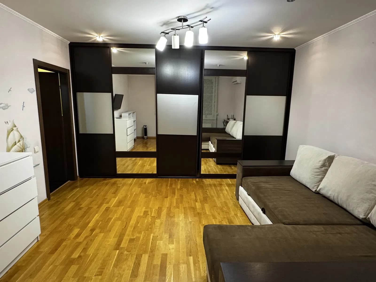 1-кімнатна квартира у ЖК ЛІКОГРАД: метро 15 хв, вода й тепло без світла - фото 5