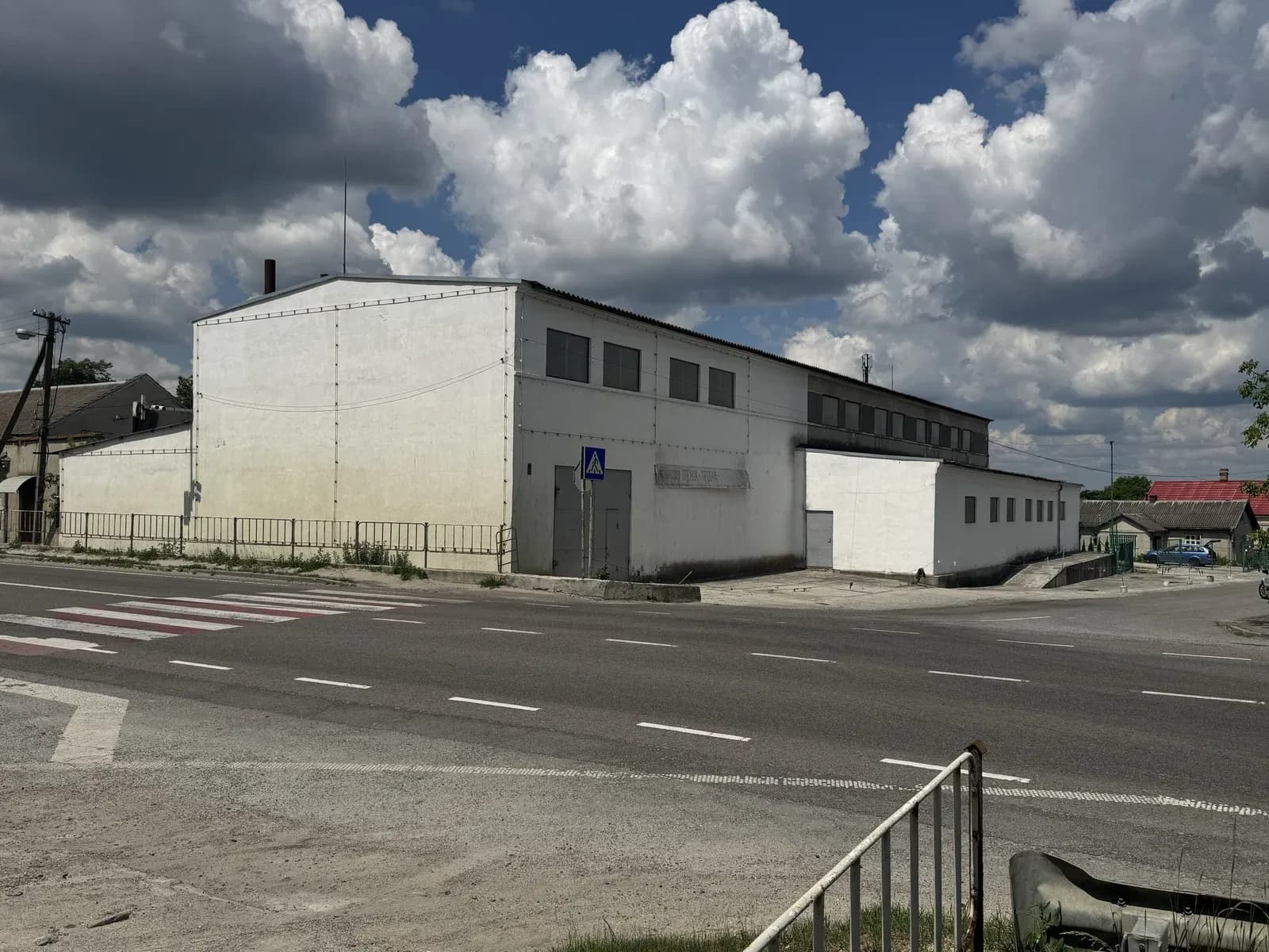 Виробничий комплекс, Ясенів: житловий будинок, дві кран-балки