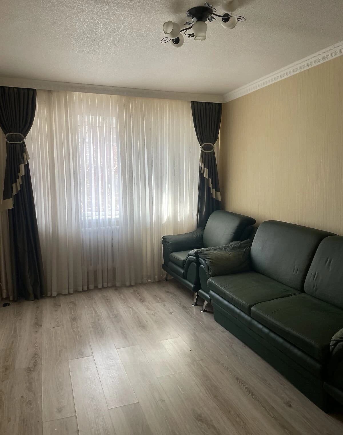 2-кімнатна квартира, Прилуки: євроремонт, цегляні стіни