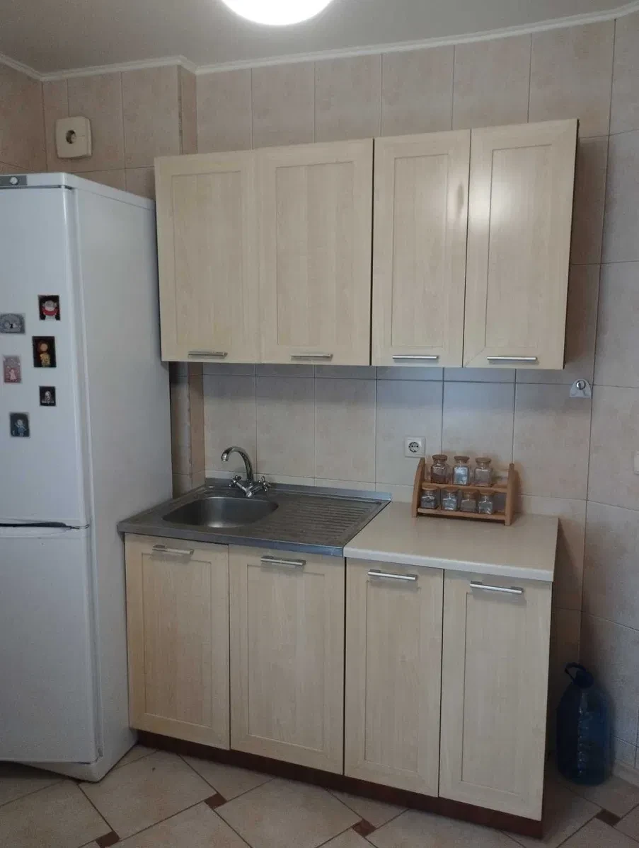 2-кімнатна квартира, Деснянський: ремонт, балкон на дві кімнати