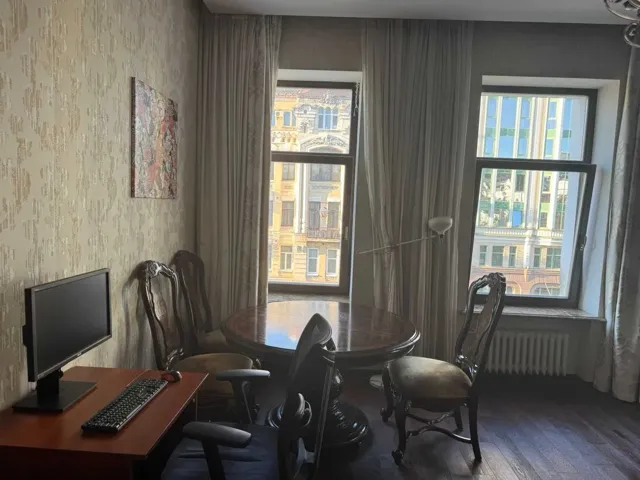2-кімнатна квартира, Шевченківський: історичний будинок, антикварні меблі - фото 5