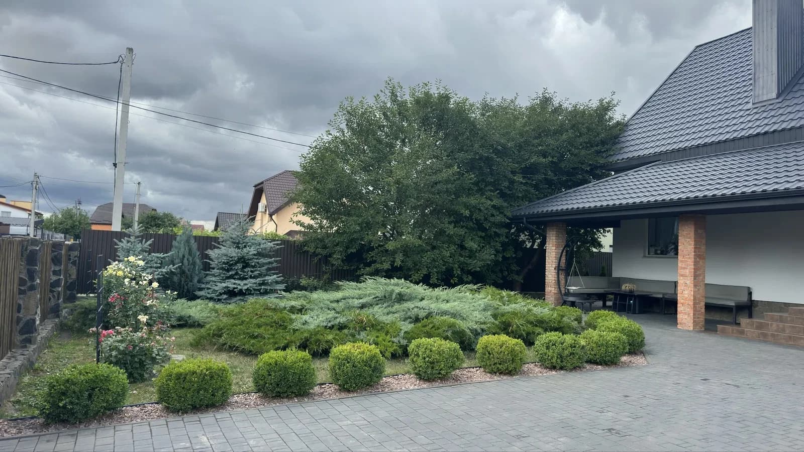 Будинок, Луцьк: євроремонт, гараж, 9 соток