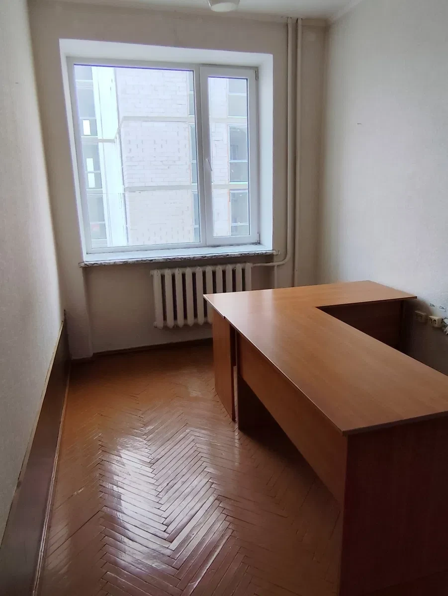 Офіс у центрі міста: дві кімнати, світло не вимикають - фото 3
