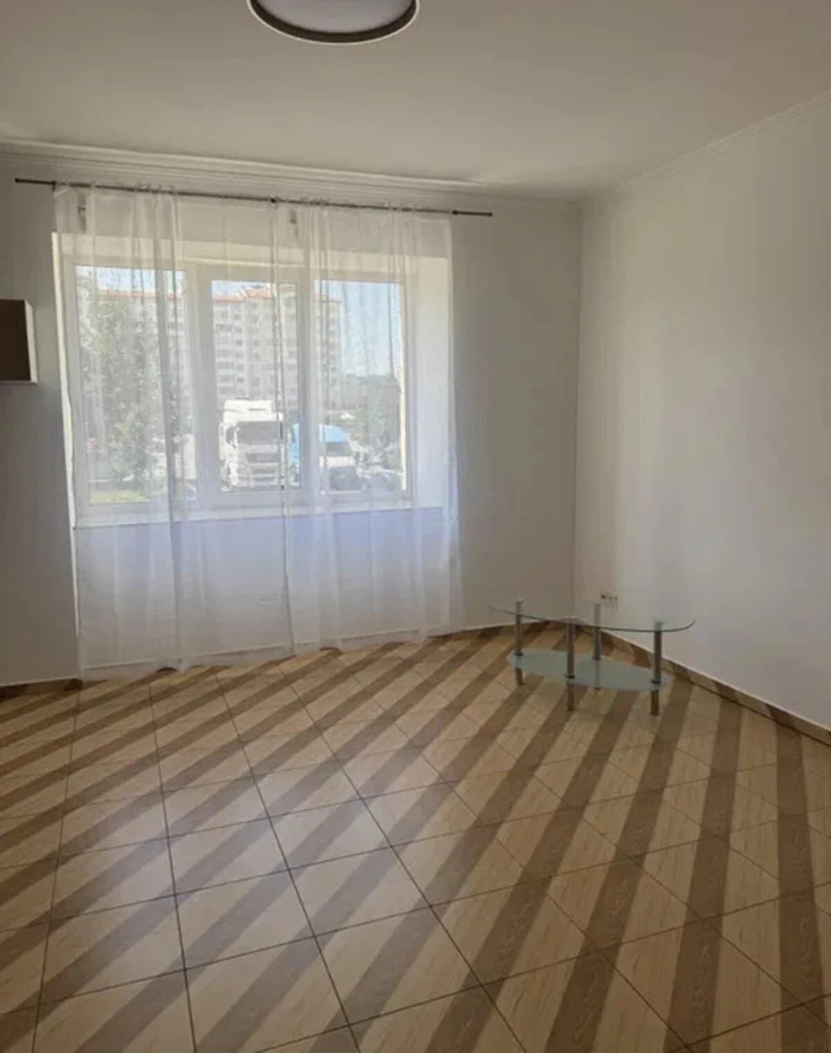 1-кімнатна квартира, вул. Стуса Василя: євроремонт, цегляні стіни - фото 2