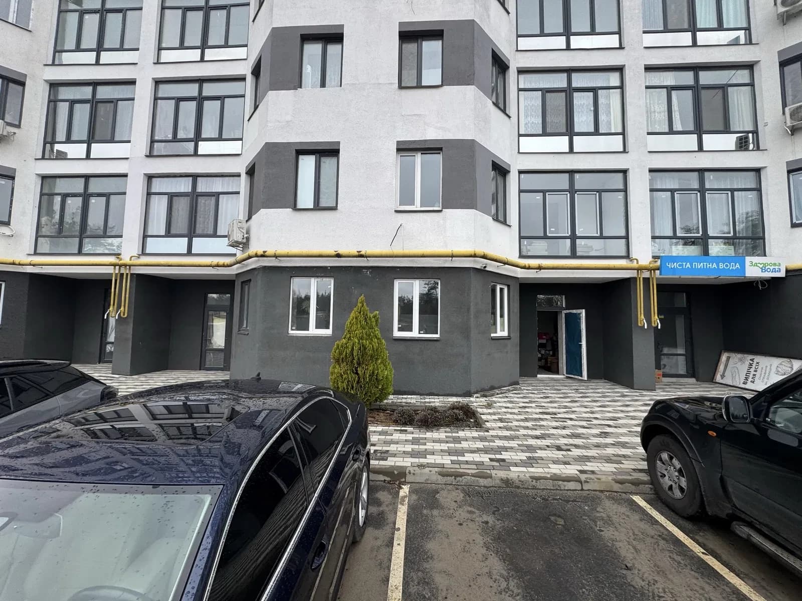 Приміщення у ЖК Авіатор: фасадне, вільне призначення, парковка