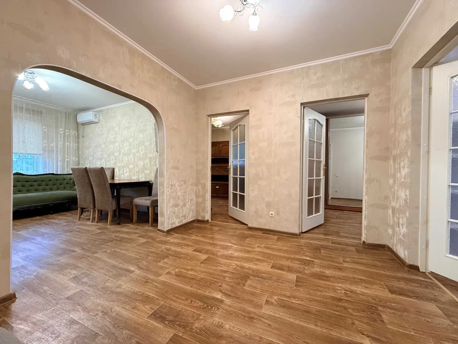 4-кімнатна квартира, Українка: узаконене перепланування, три кондиціонери - фото 1