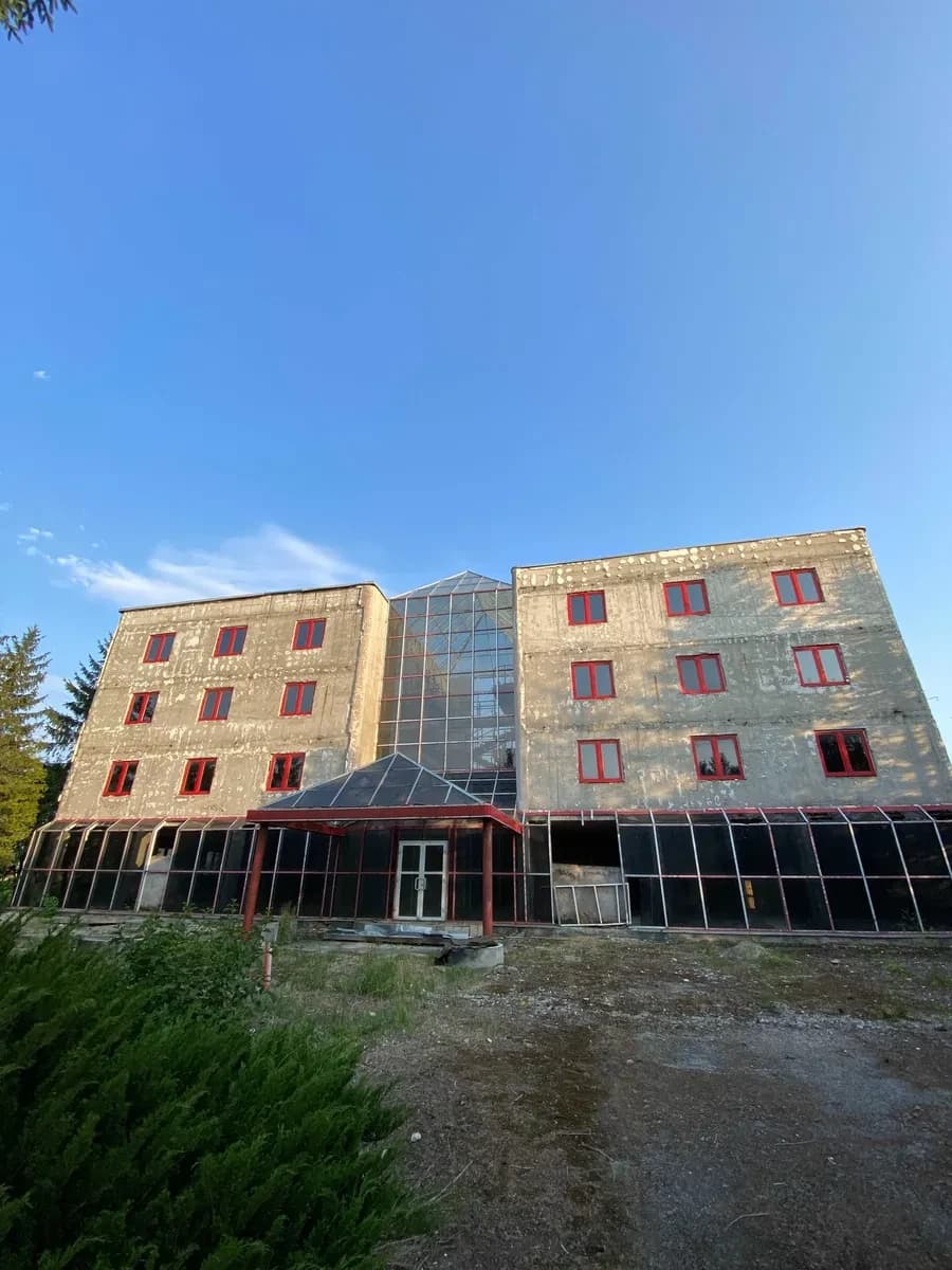 Виробничо-адміністративний комплекс, Містки: 4 поверхи, 500 кВт/год