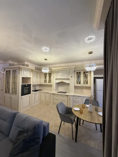 2-кімнатна квартира у ЖК 5й Кадор: кухня 32 м², панорамні вікна - фото 4