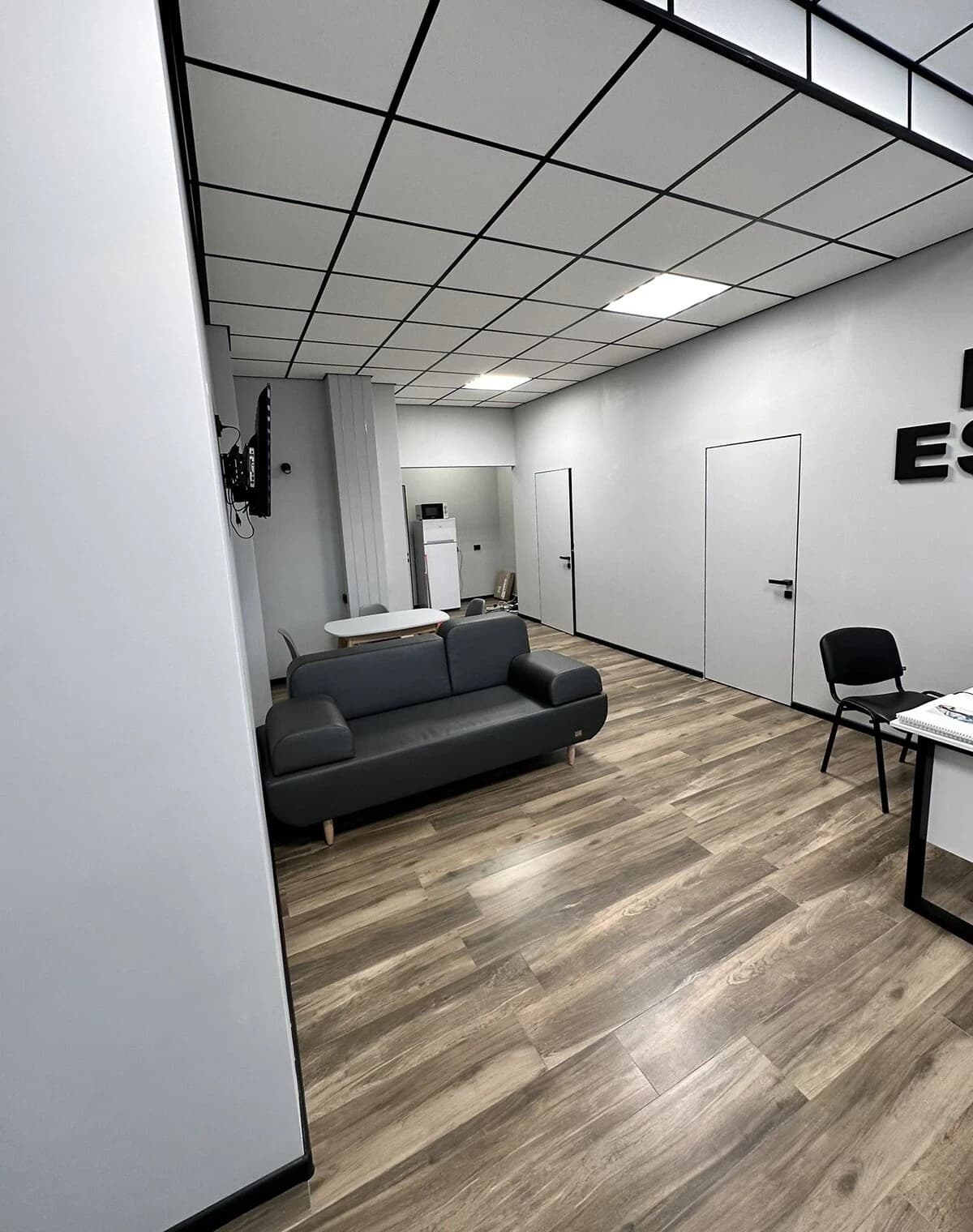 Офіс, Кумбари: інтернет і водопостачання без світла, автоматичні ворота - фото 3