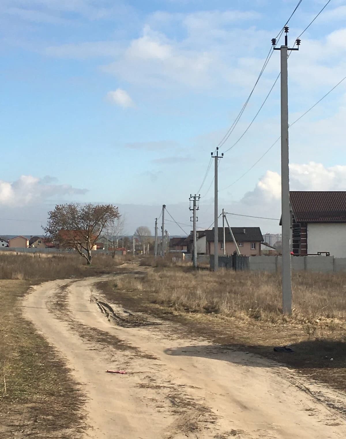 Ділянка 10 соток, Гостомель: природне озеро, електрика, чорнозем - фото 1