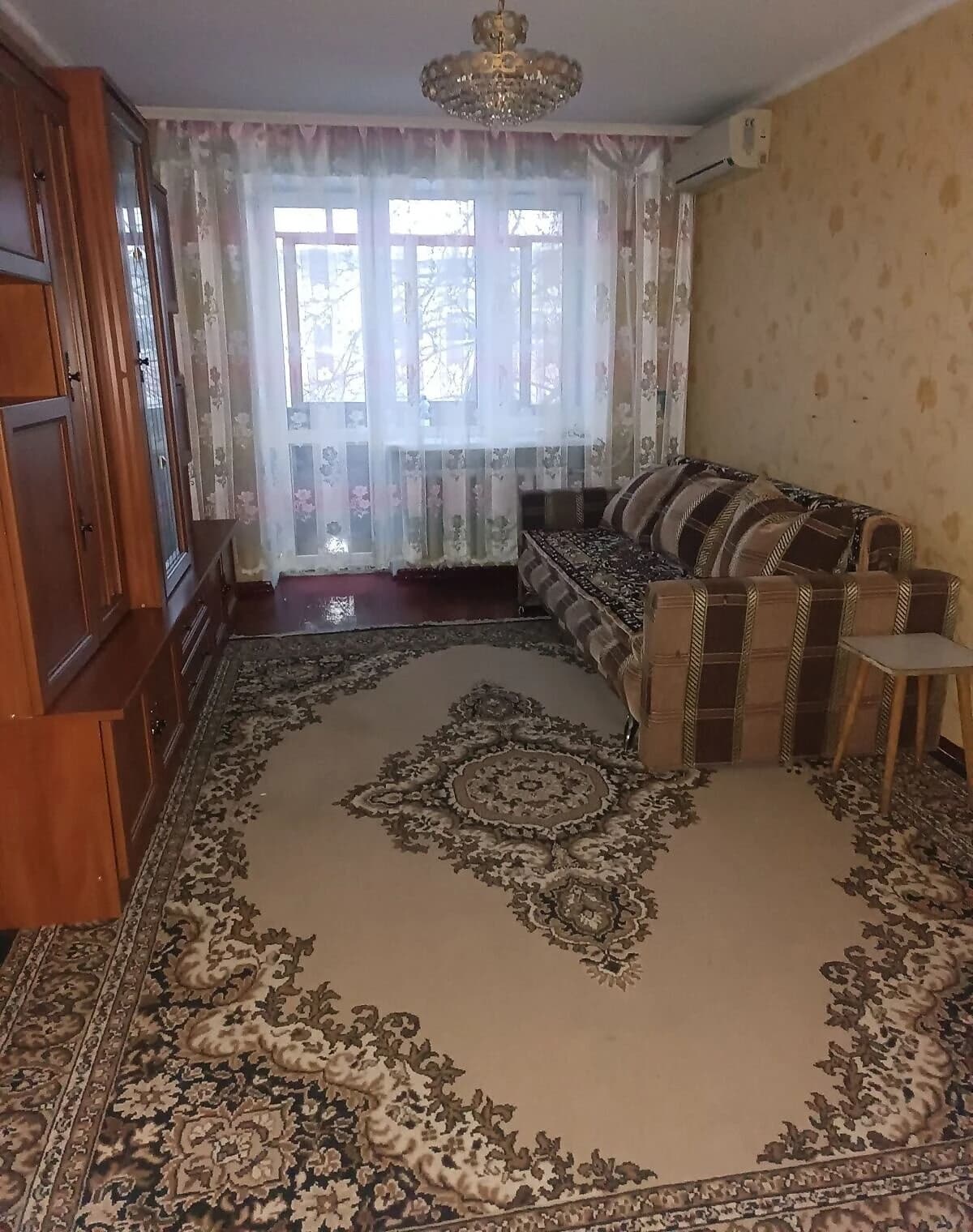 2-кімнатна квартира, Павлоград: цегляні стіни, кондиціонер