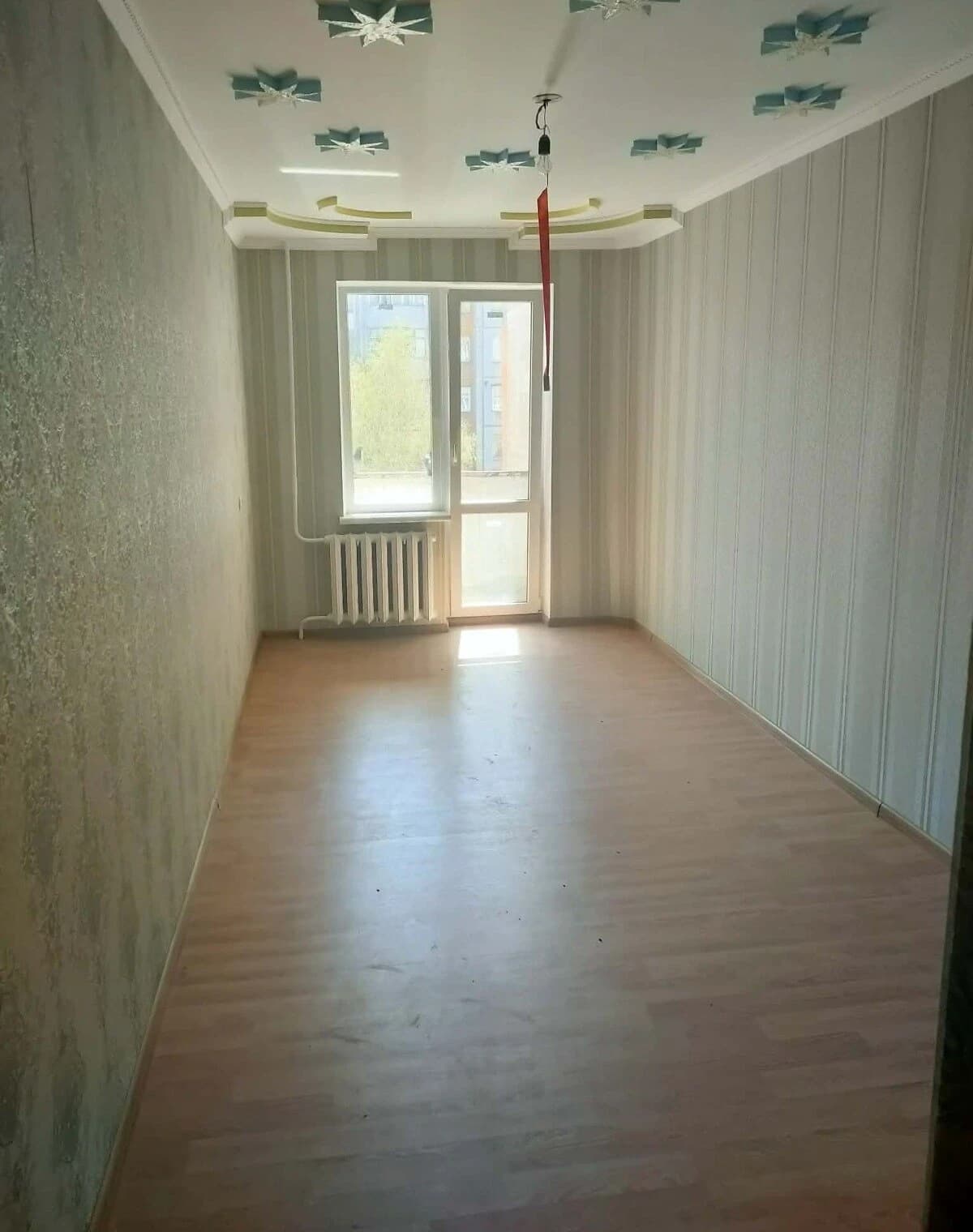 3-кімнатна квартира, Франківський: панельні стіни, внутрішній двір