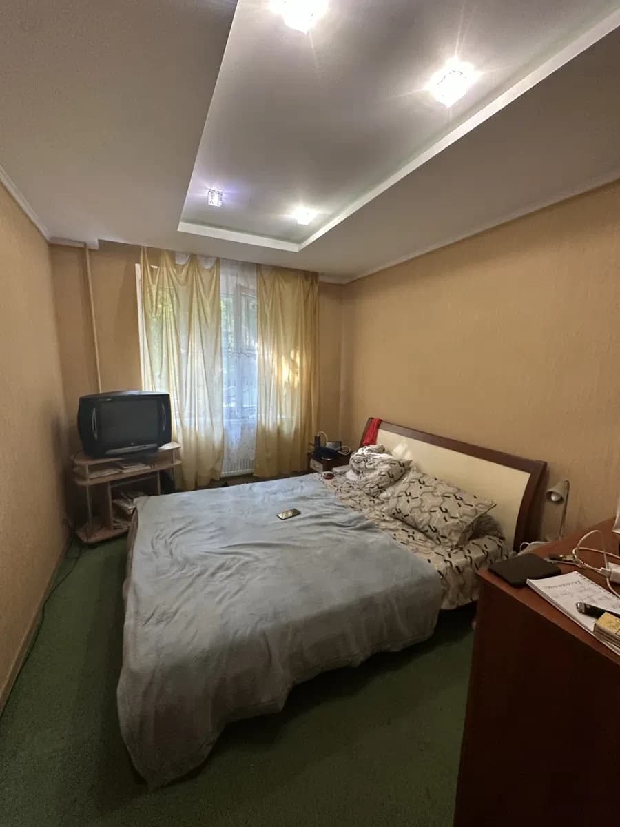 3-кімнатна квартира, Івано-Франківськ: косметичний ремонт, 2 балкони