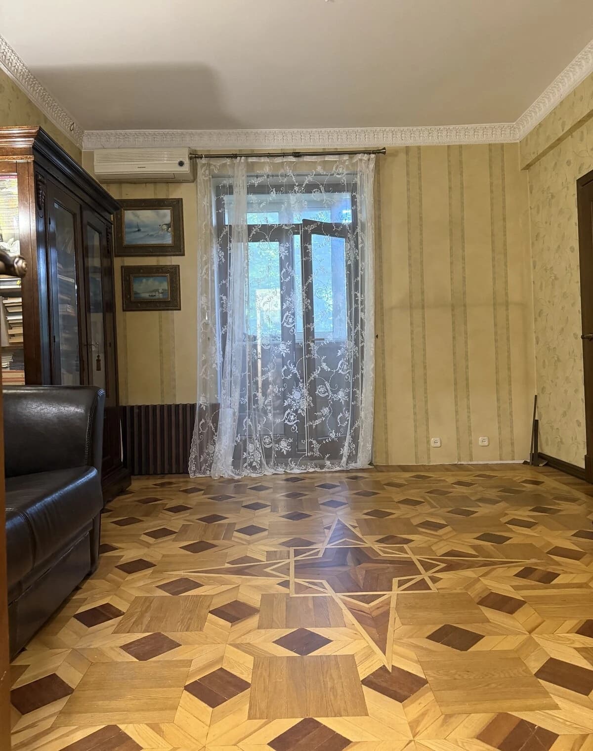 4-кімнатна квартира, вулиця Гончара Олеся: 2 санвузли, паркомісце - фото 2