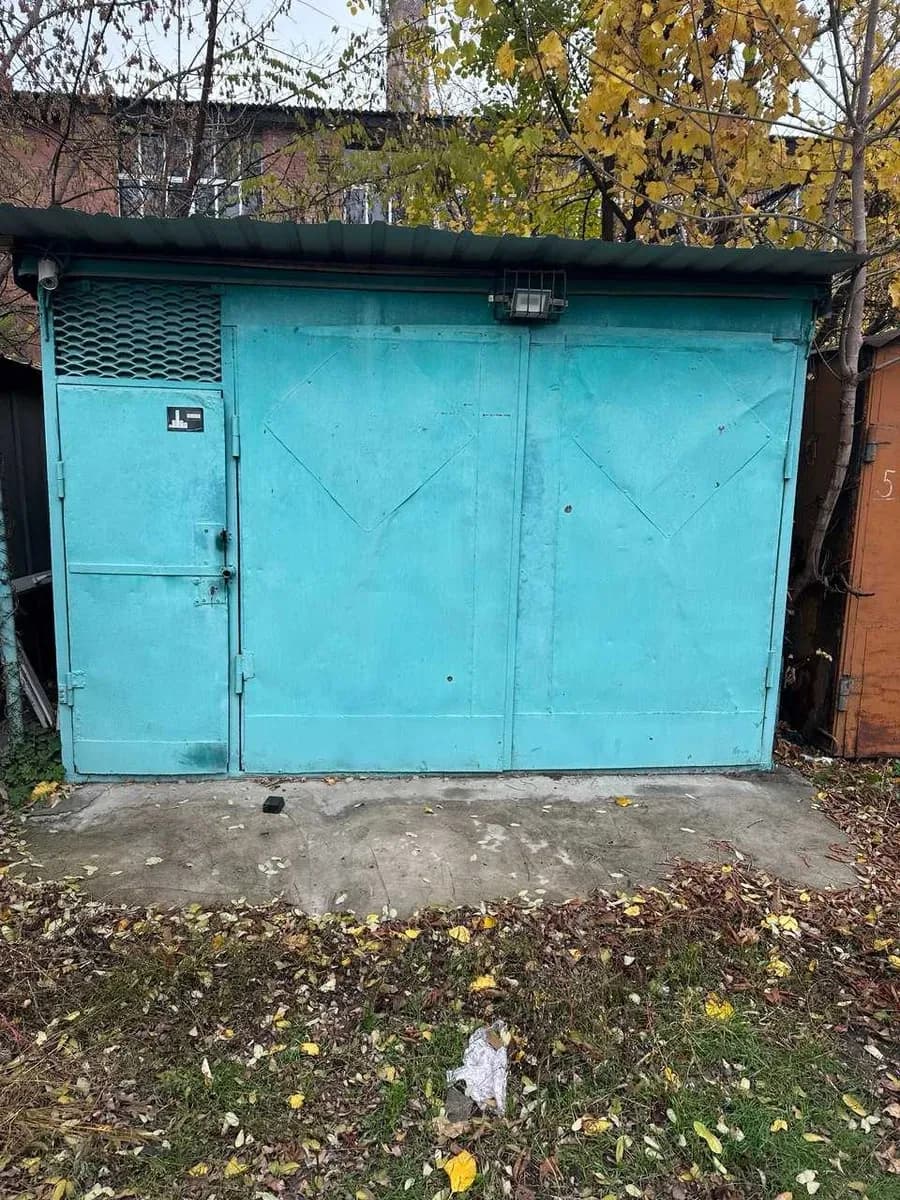 Гараж, Слов'янськ: біля площі, після косметичного ремонту