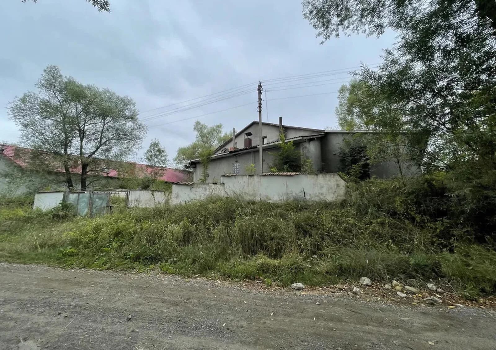 Спеціальне приміщення, Троїця: сфера торгівлі, можлива переуступка