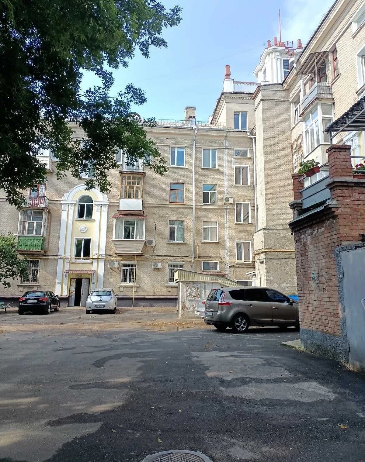 1-кімнатна квартира, Ковпаковський: цегляні стіни, балкон