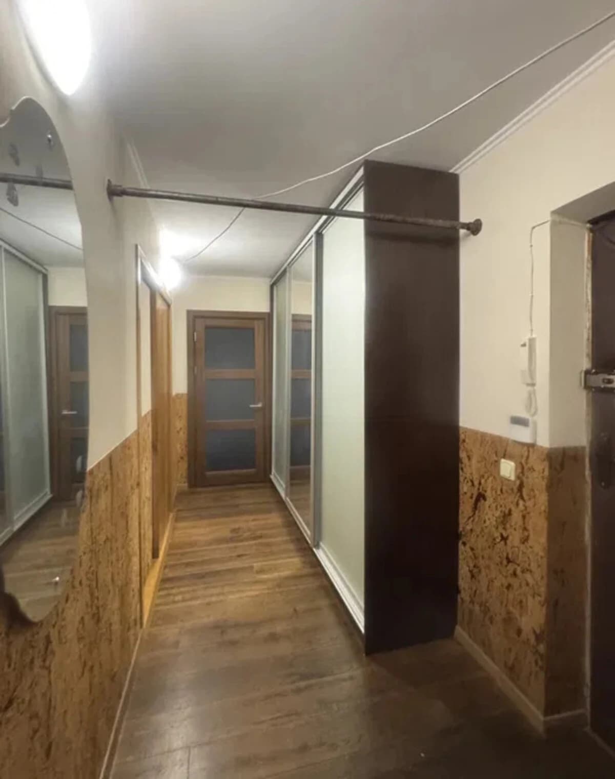 2-кімнатна квартира, вул. Святошинська: новий ремонт, цегляні стіни - фото 2