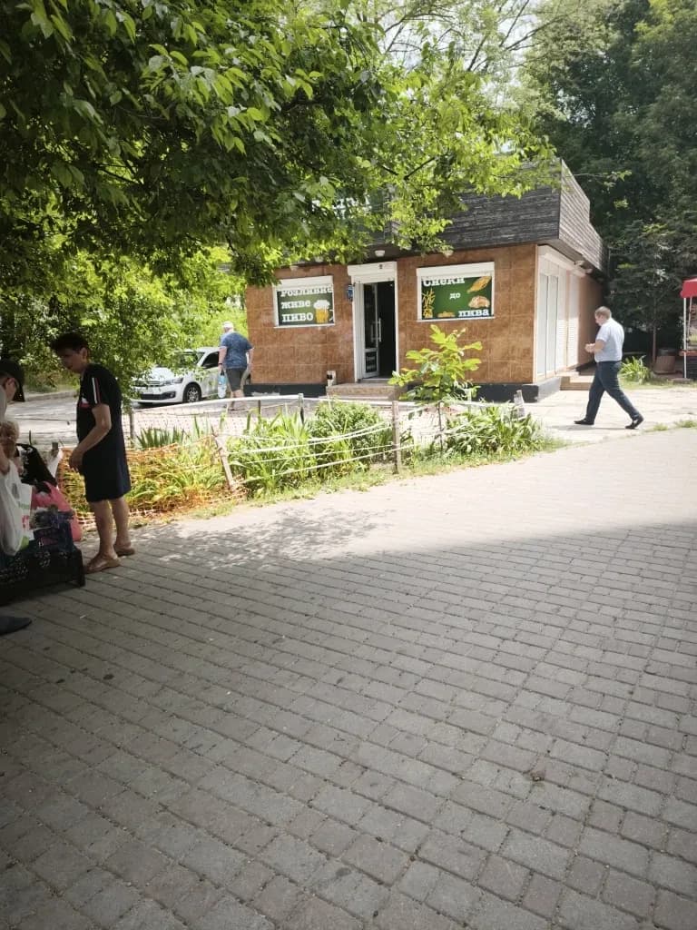 Магазин, Пересипський: окрема будівля, 3 входи, 2 санвузли