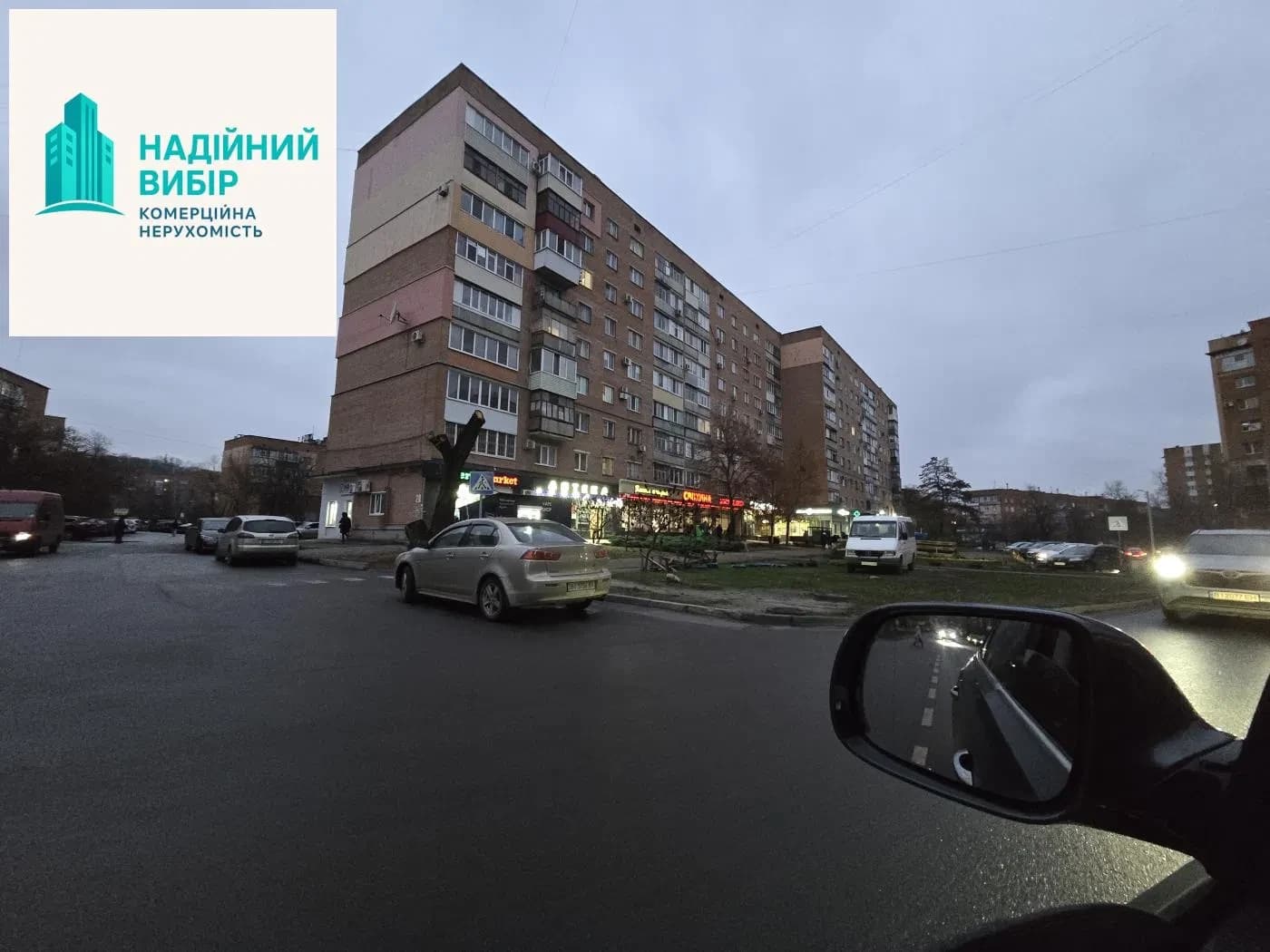 Торгове приміщення, бульвар Богдана Хмельницького: 30 кВт, парковка - фото 3