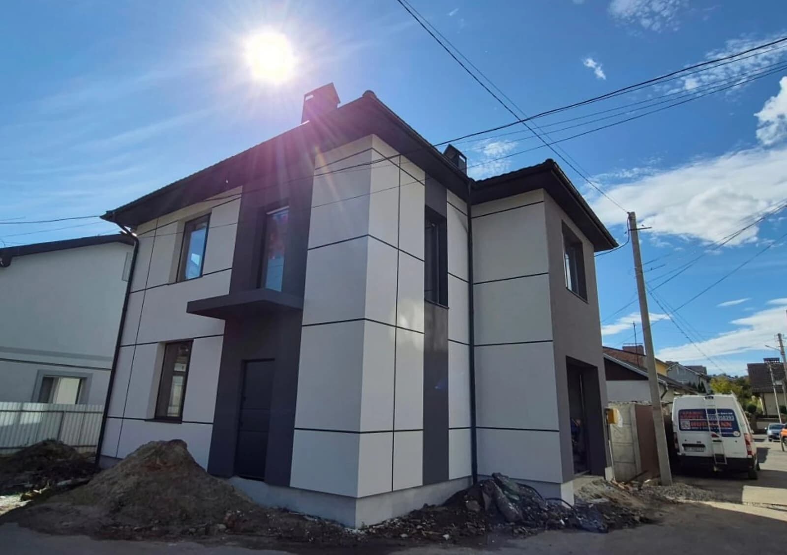 Будинок, Центр: гараж, ділянка 1.5 сотки, здача в 2026