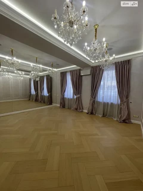 2-кімнатна квартира, Центр: дизайнерський ремонт, торг можливий