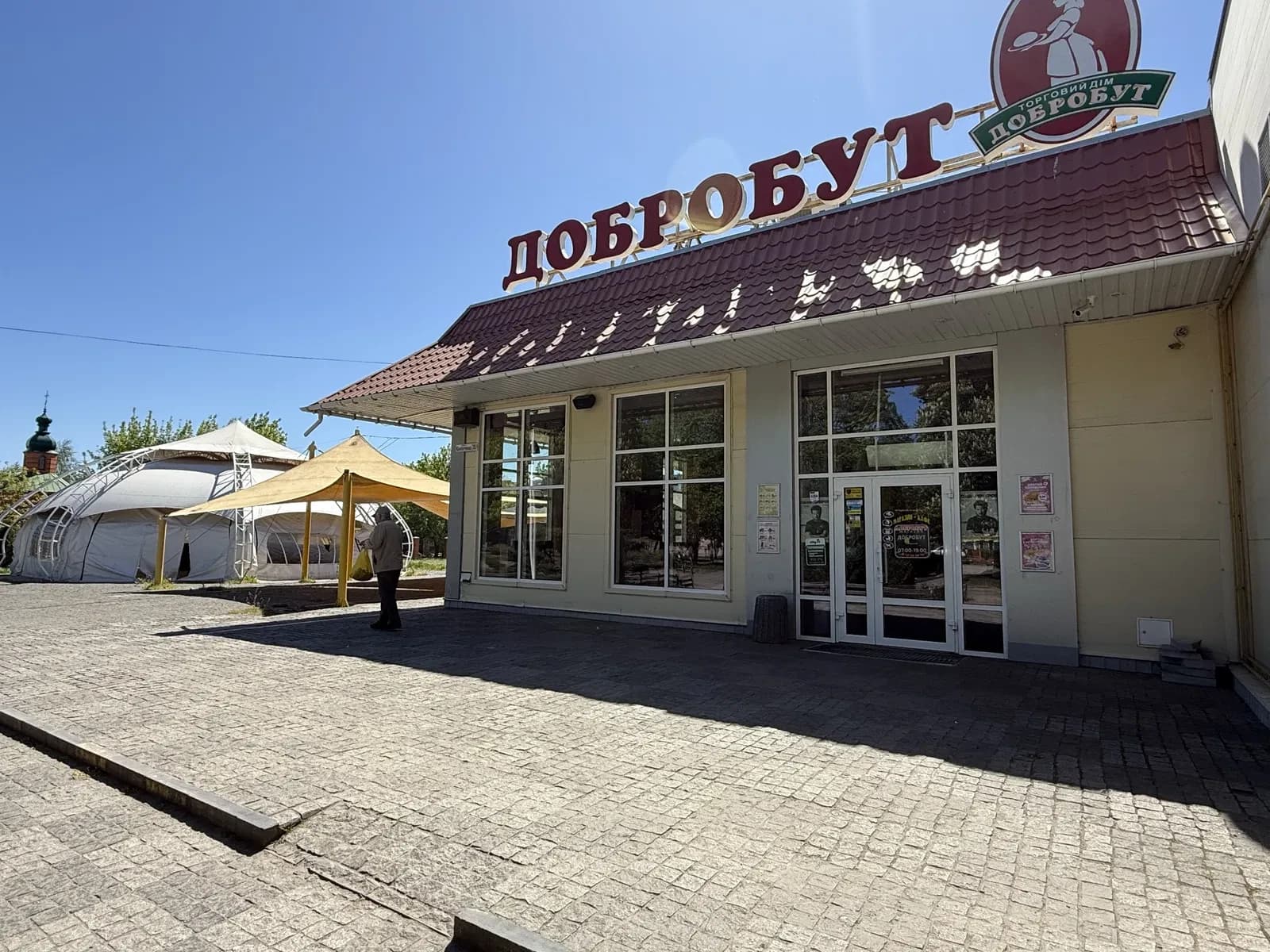 Приміщення, Жовті Води: дві автостоянки, магазини за 100 м - фото 1