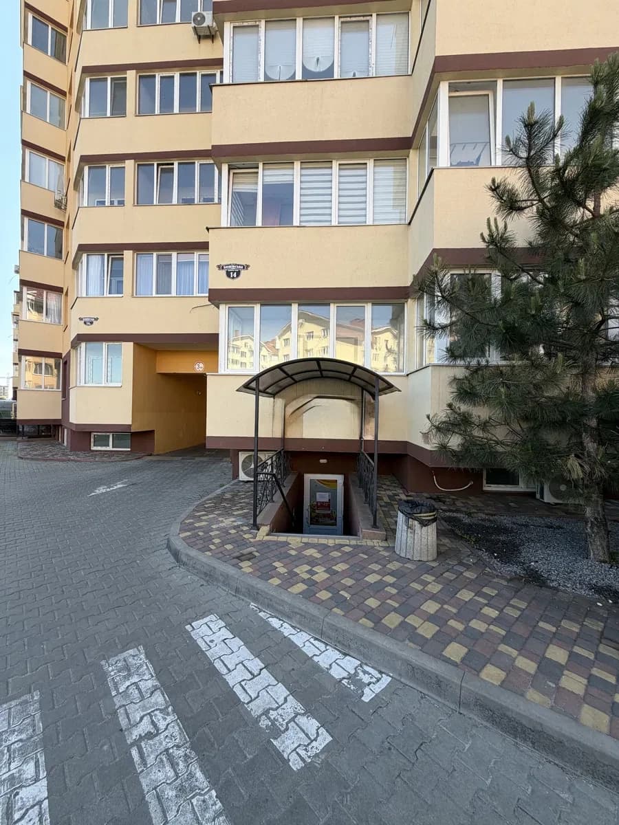 Приміщення у ЖК Київський маєток: якісний ремонт, два входи, обмін - фото 1