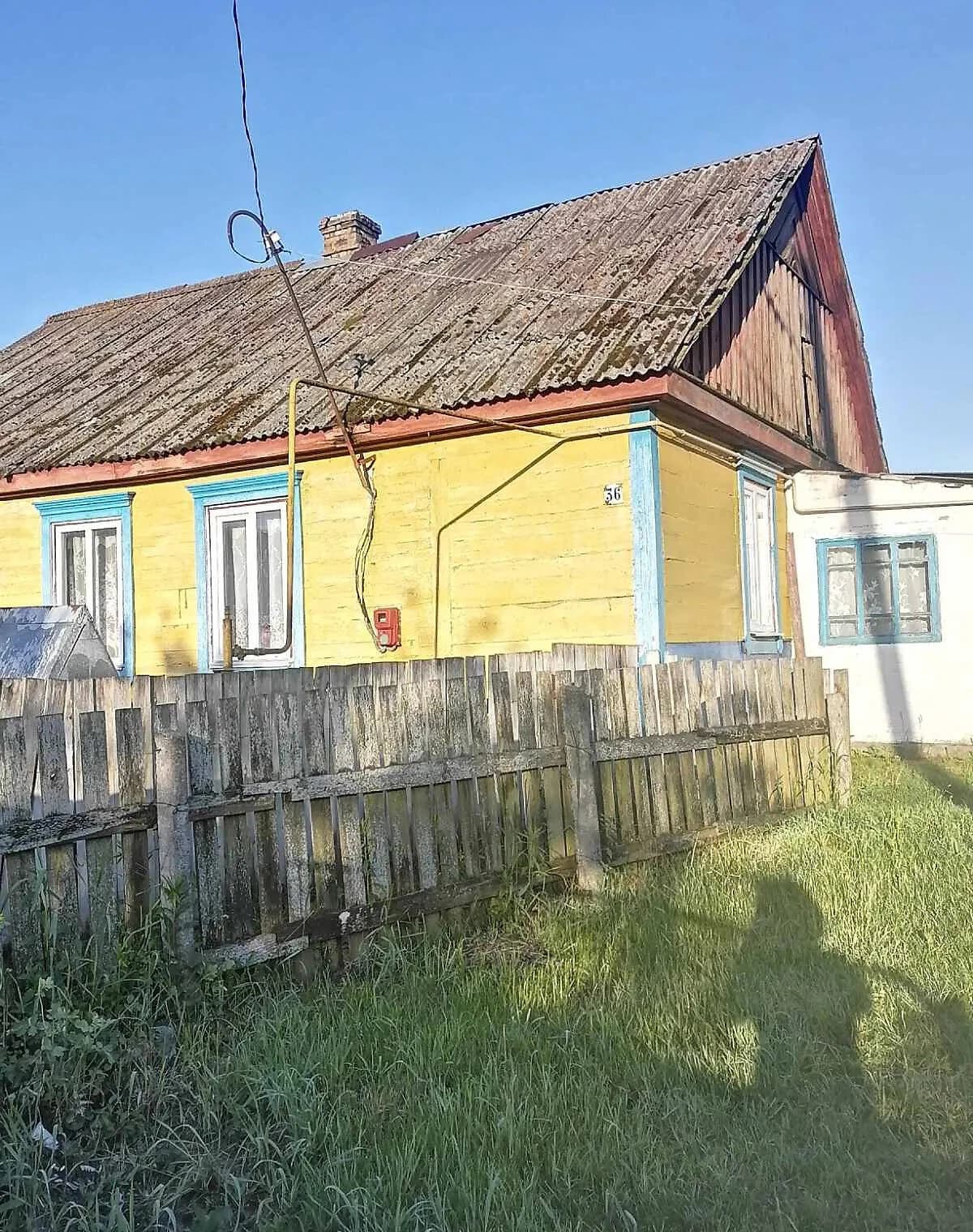 Частина будинку, Олевськ: криниця, брусові стіни