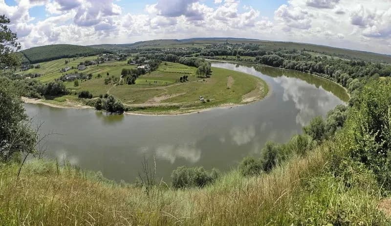 Будинок, Коропець: перша лінія від Дністра, для великої сім’ї