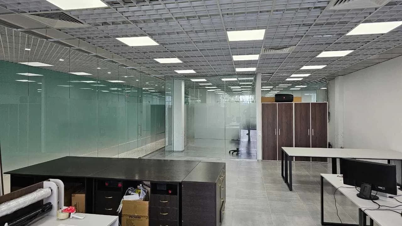 Офіс у БЦ Lake Plaza: прямий вихід із метро, open space, панорамні вікна - фото 2