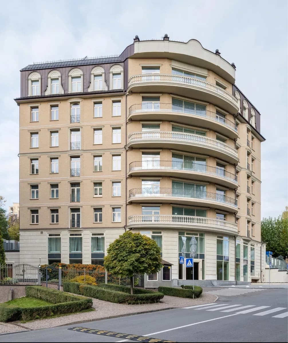 5-кімнатна квартира, Печерський: автономна, ботанічний сад, паркомісце