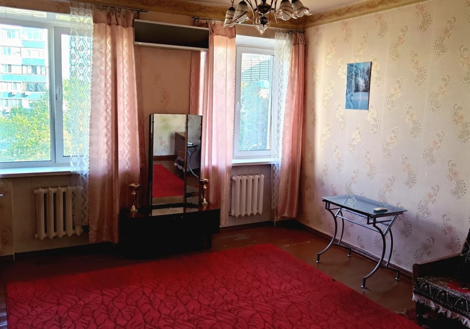 2-кімнатна квартира, Центральний: цегляні стіни, балкон/лоджія