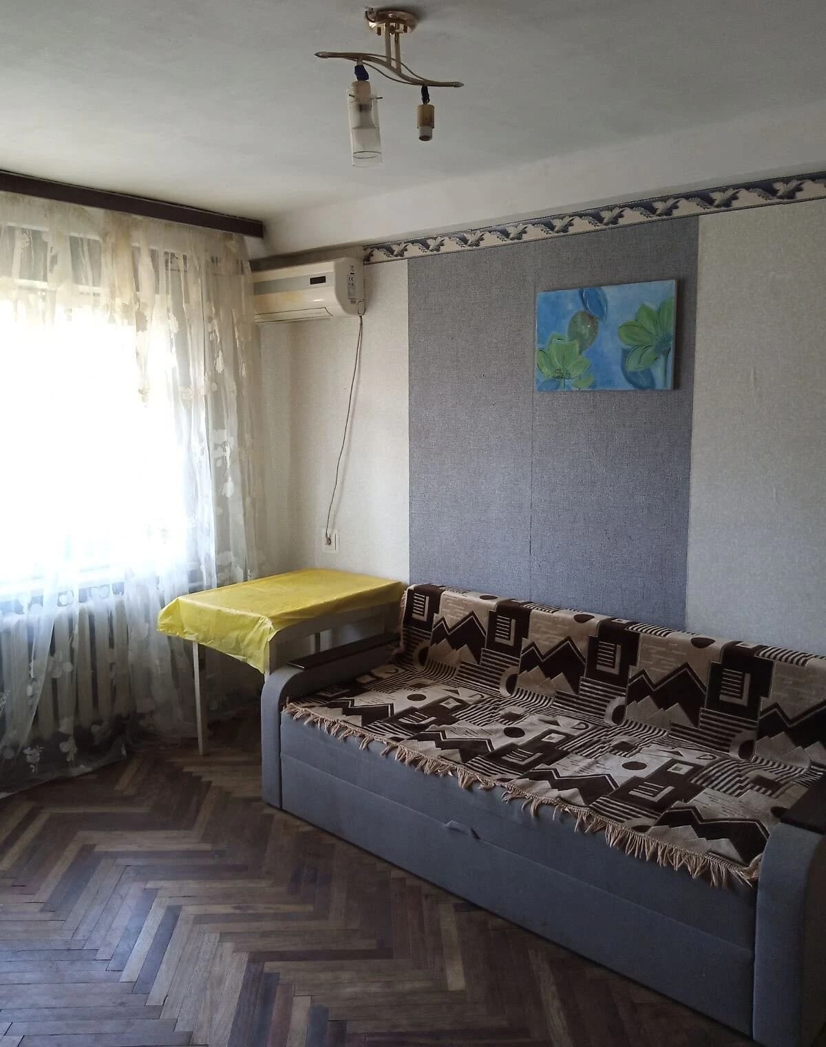 2-кімнатна квартира, Вітряні Гори: косметичний ремонт, газова плита