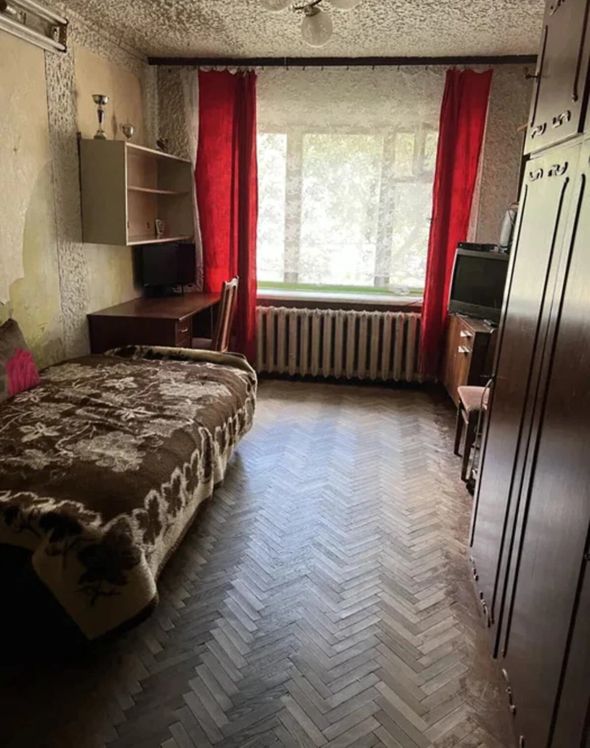 2-кімнатна квартира, Львів: панельні стіни, внутрішній двір - фото 3