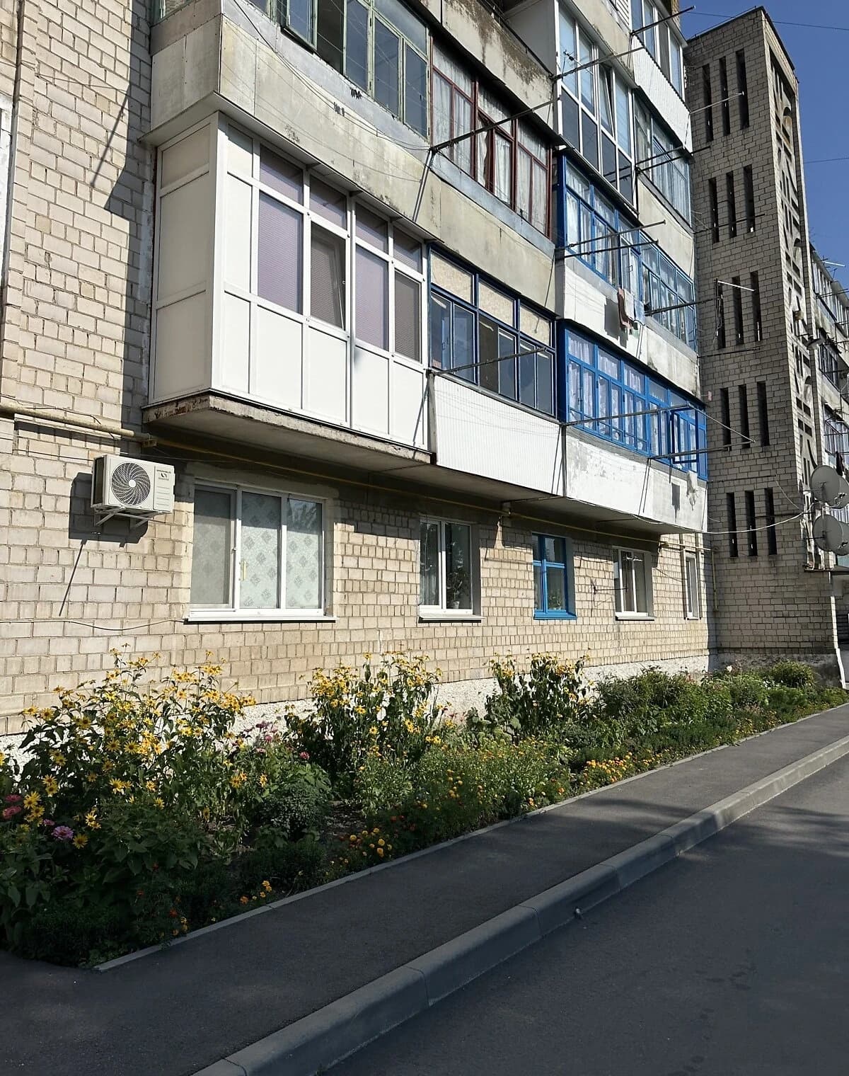2-кімнатна квартира, вул. Машинобудівників: косметичний ремонт, укриття - фото 1