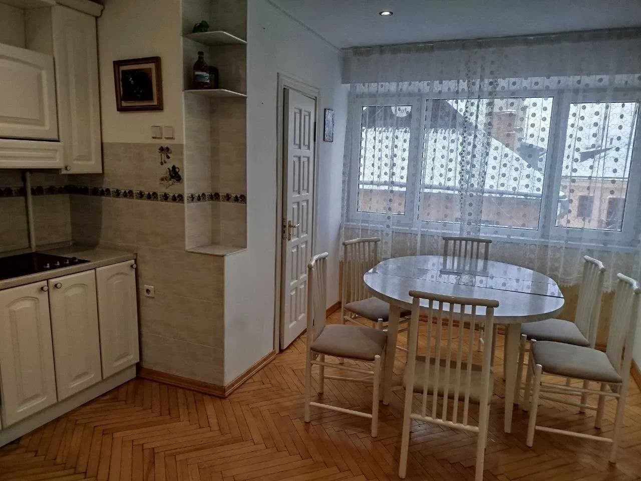 4-кімнатна квартира, Чернівці: генератор, опалення, водопостачання