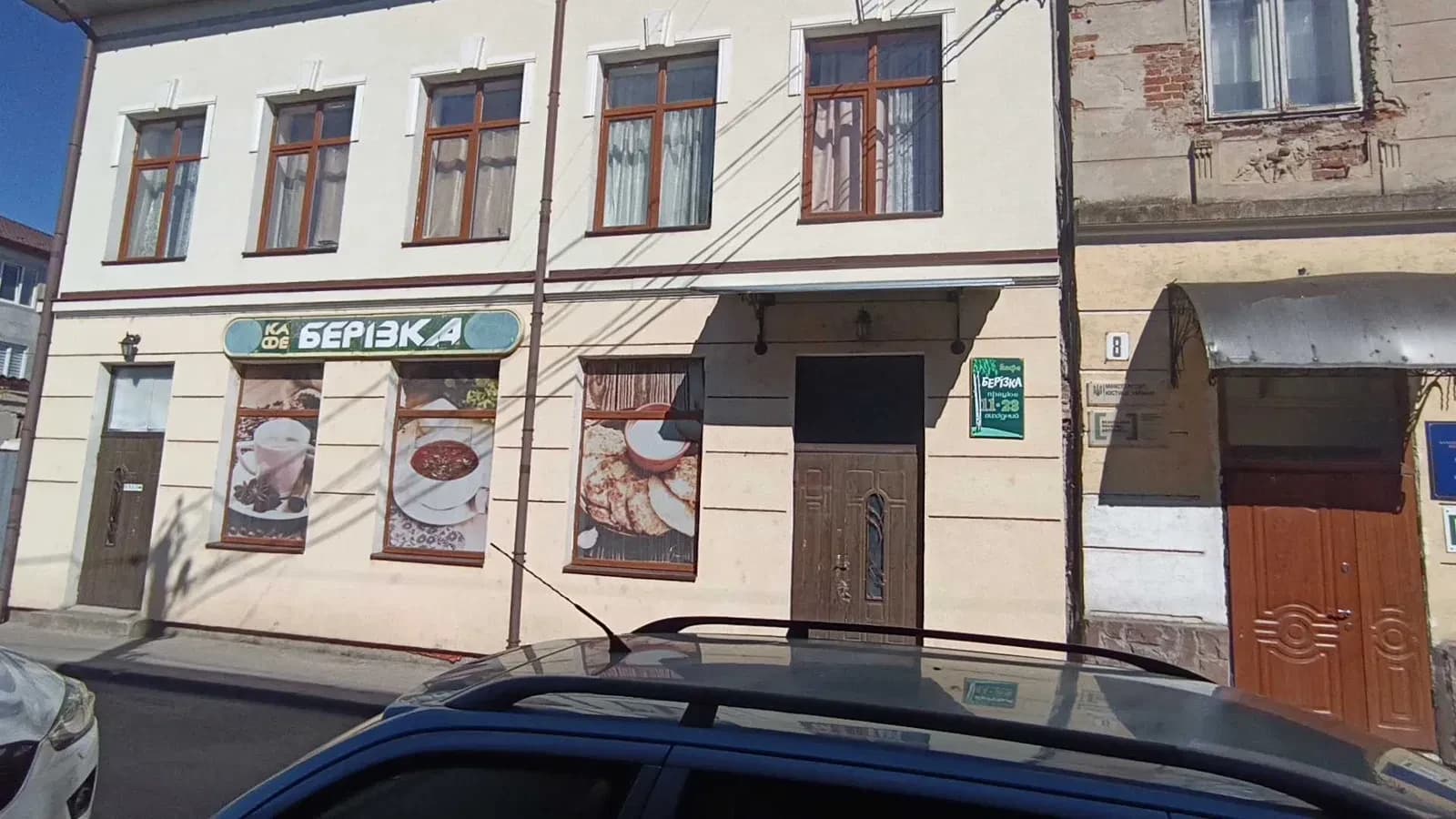 Приміщення в історичному центрі: фасадний вхід, паркування - фото 2