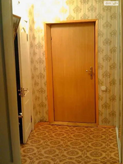 3-кімнатна квартира, вул. Бориспільська: цегляні стіни, балкон - фото 2