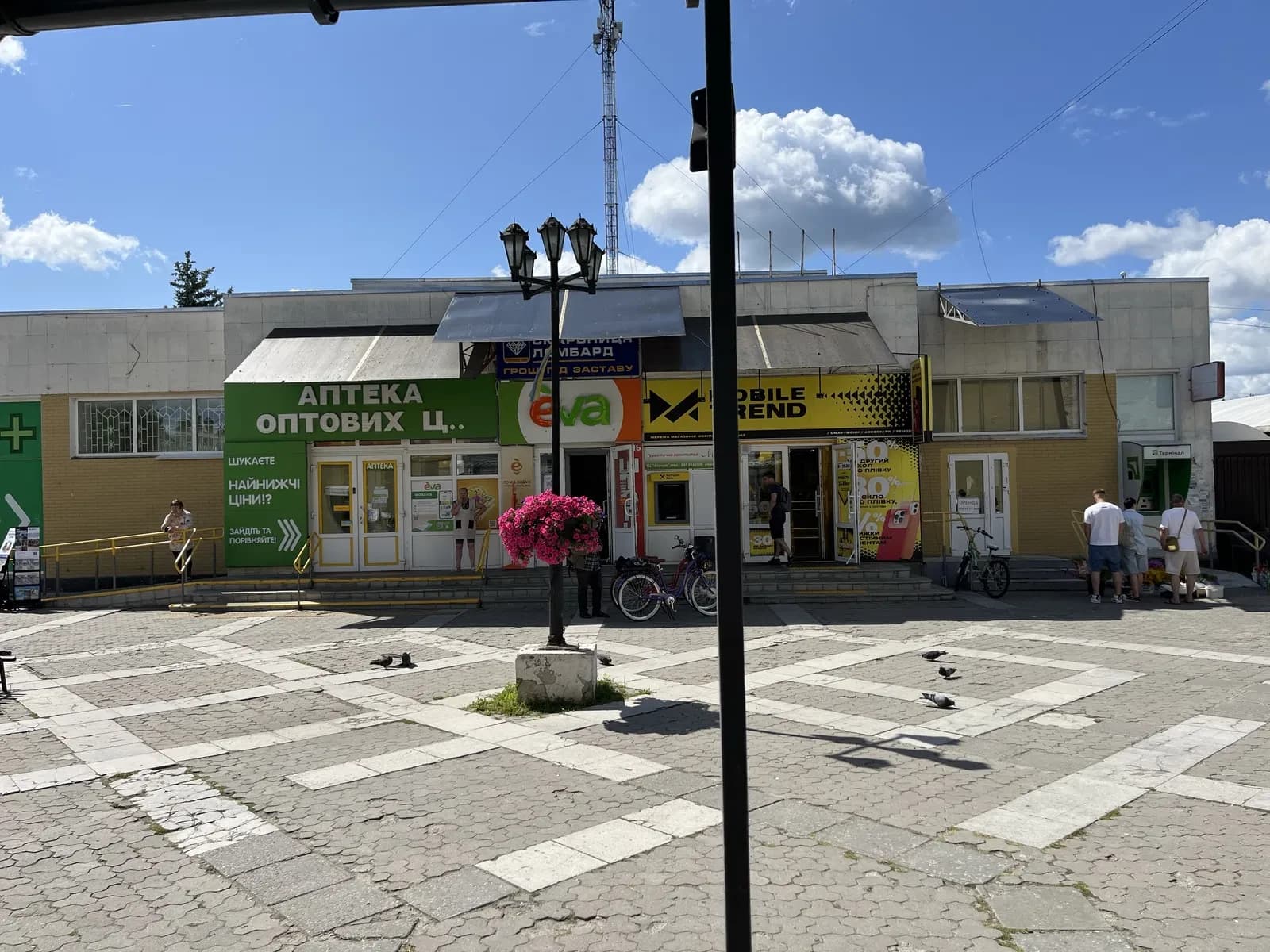 Приміщення, Славутич: рампа, складські приміщення, тераса