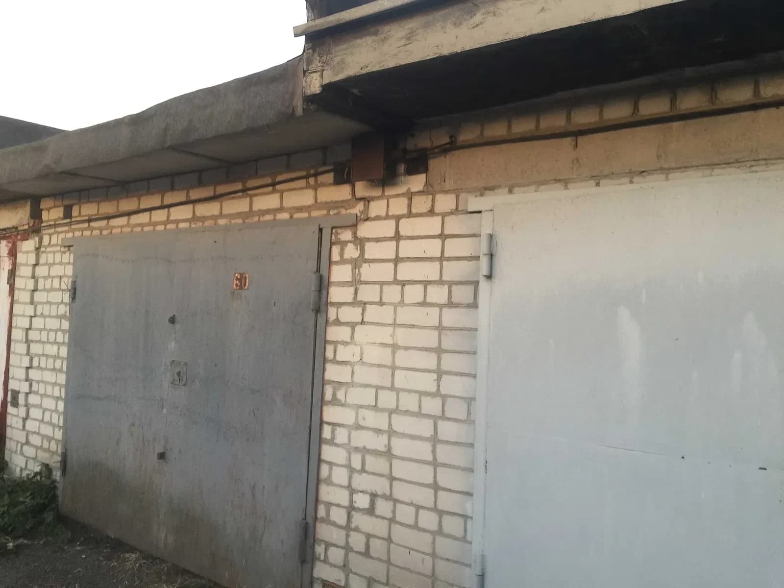 Гараж, АК Будівельник: сухий підвал, орендар залишається