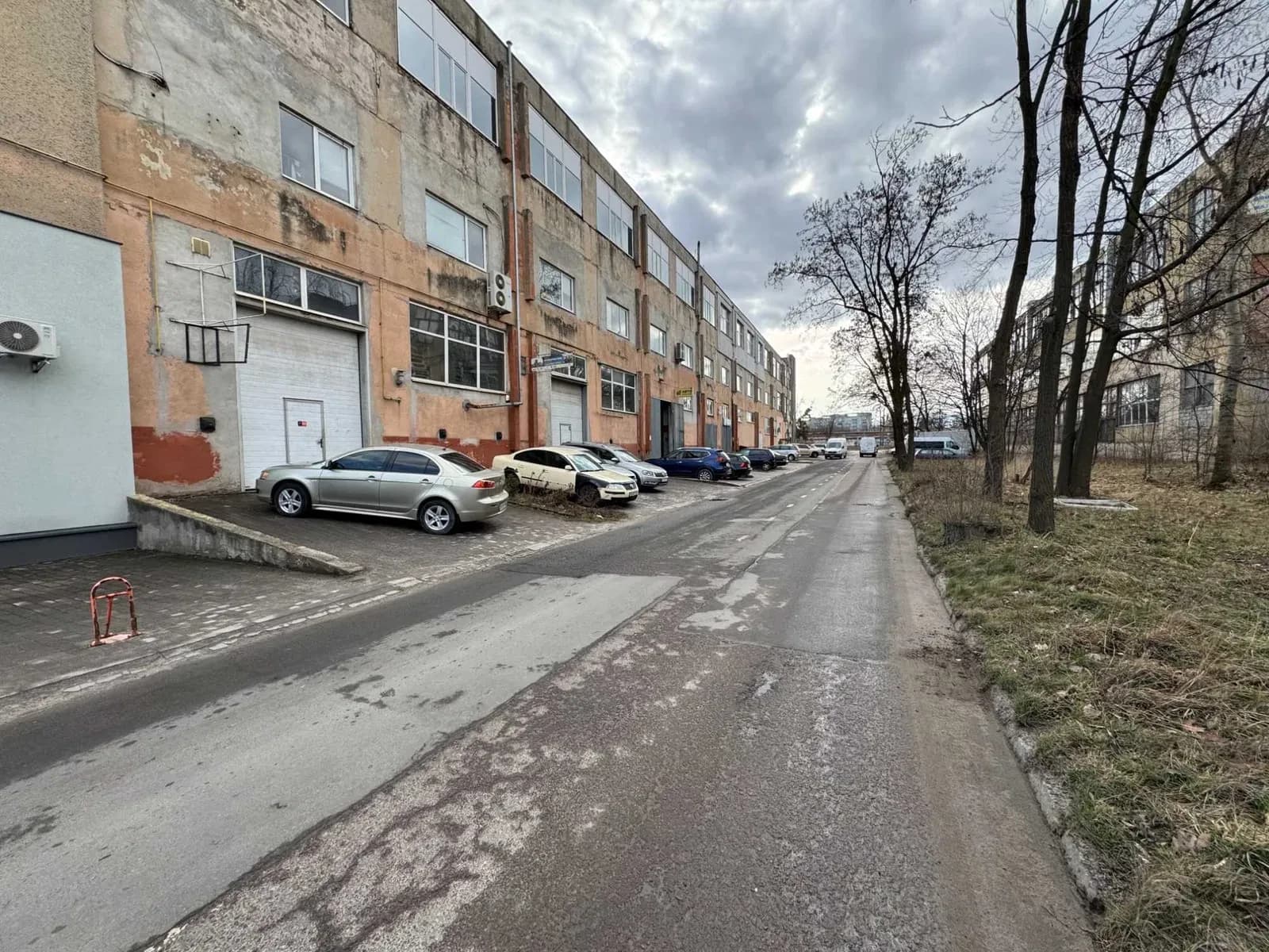 Приміщення, Залізничний: 40 кВ електрики, три заїзди, паркування - фото 1