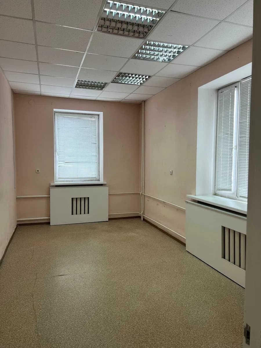 Офіс, Комунарський: кабінети 12,2-34 м², охорона, паркувальне місце - фото 2
