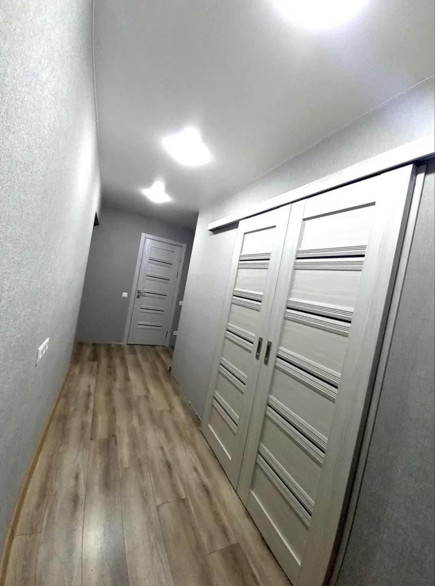 2-кімнатна квартира у ЖК Дружба: євроремонт, балкон - фото 2
