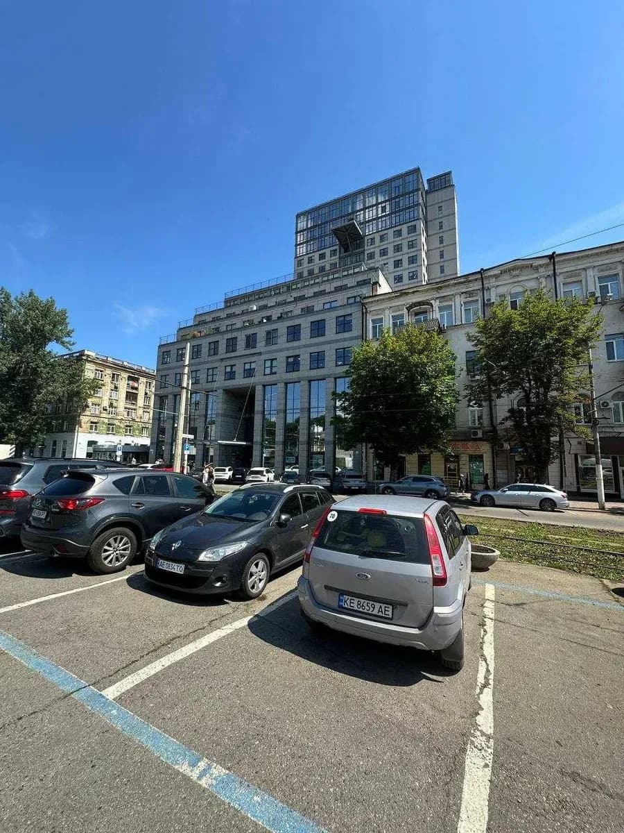 Приміщення у БЦ LUX: панорамні вікна, генератор, підведення води - фото 4