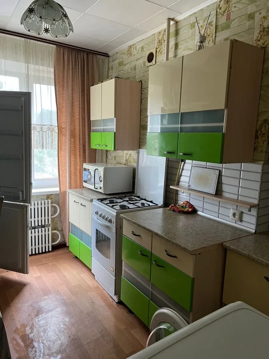2-кімнатна квартира, Березинка: косметичний ремонт, гостьовий паркінг
